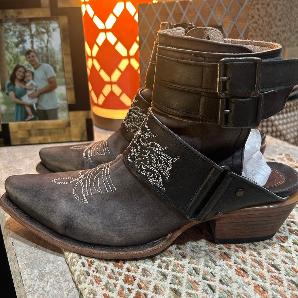 Freebird Waylon size 9 pewter multi